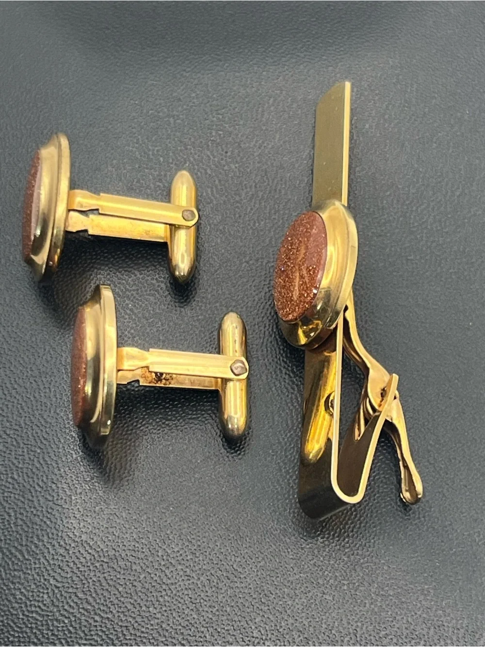 Goldstone copper sparkle stone oval cabochon cufflinks & tie clip vintage set